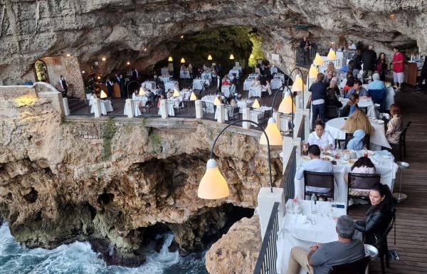  Nhà hàng Grotta Palazzese